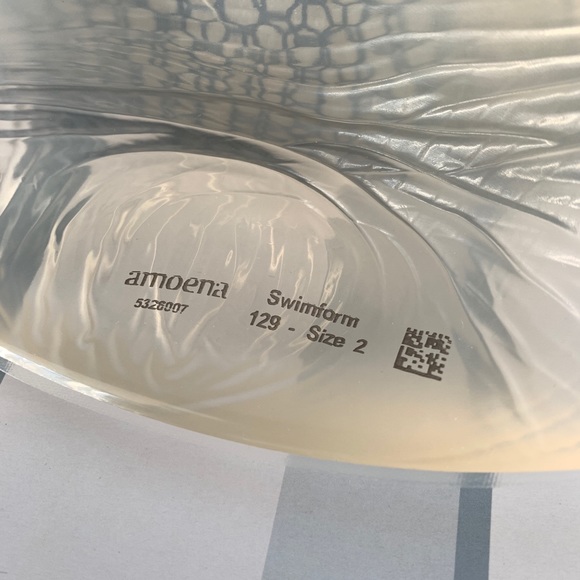 Pair Of Amoena Style 129 Swimform Triangle Breast Form Mastectomy Prosthesis - Picture 2 of 4